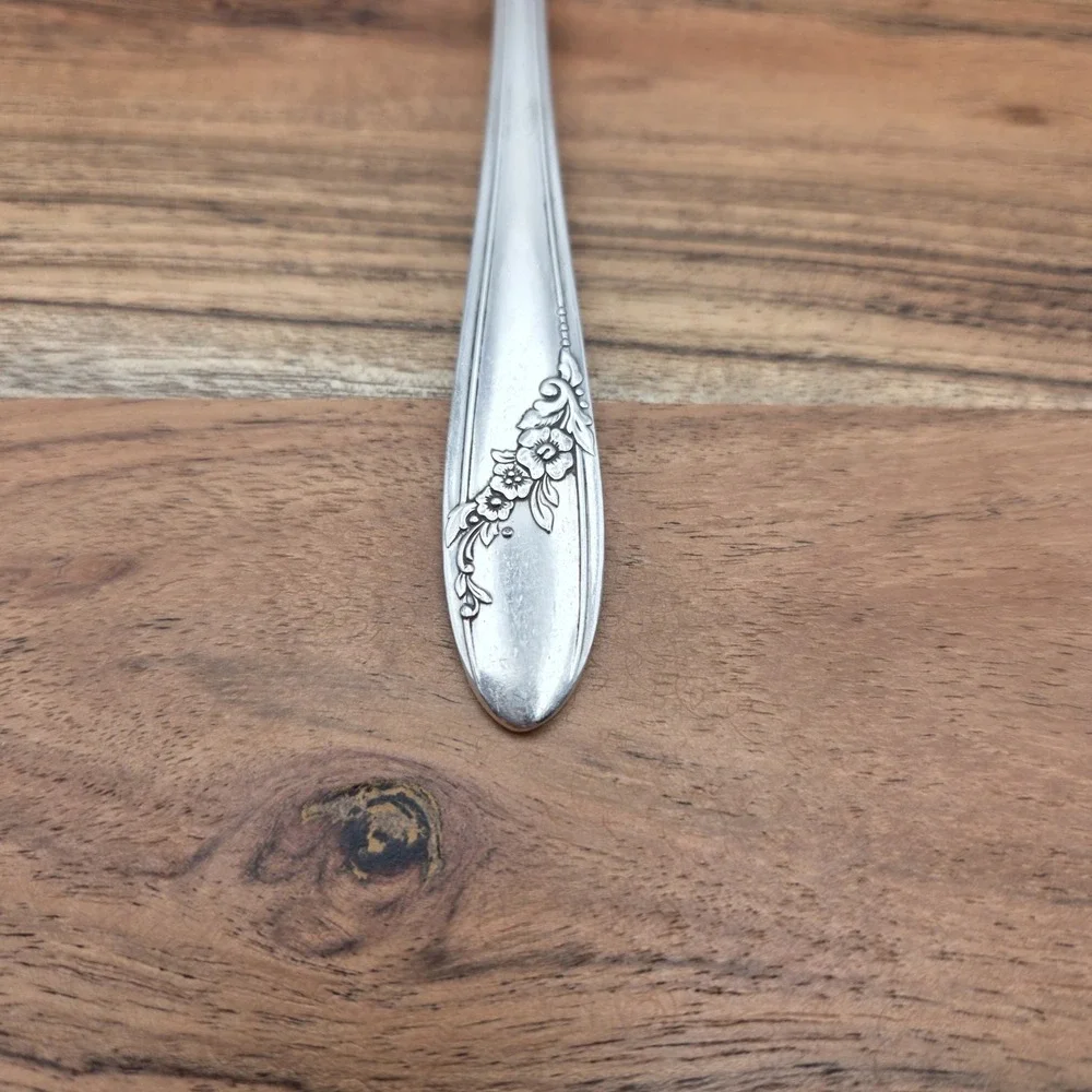 6 Vintage Oneida Community Tudor Plate Queen Bess II Silverplate Soup Spoons